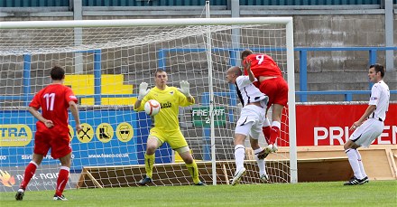 Gordon Smith scores for Stirling Albion v Dunfermline