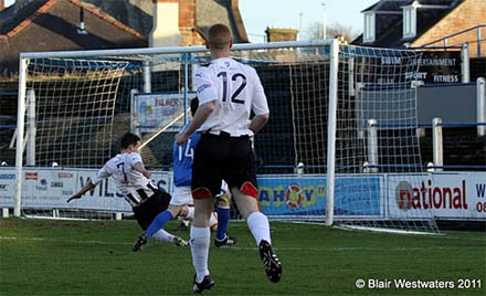 Pars third goal v Queen of the South