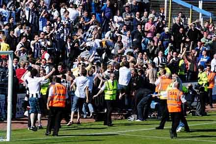 Pars fans celebrate the second goal at Greenock