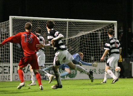 Andy Kirk comes close for Dunfermline v Ayr United